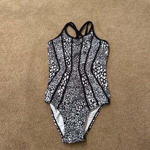 Sylvia P Leo-size adult small